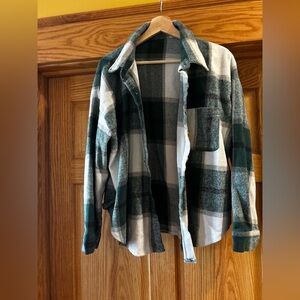 Slight weight evergreen and cream shacket